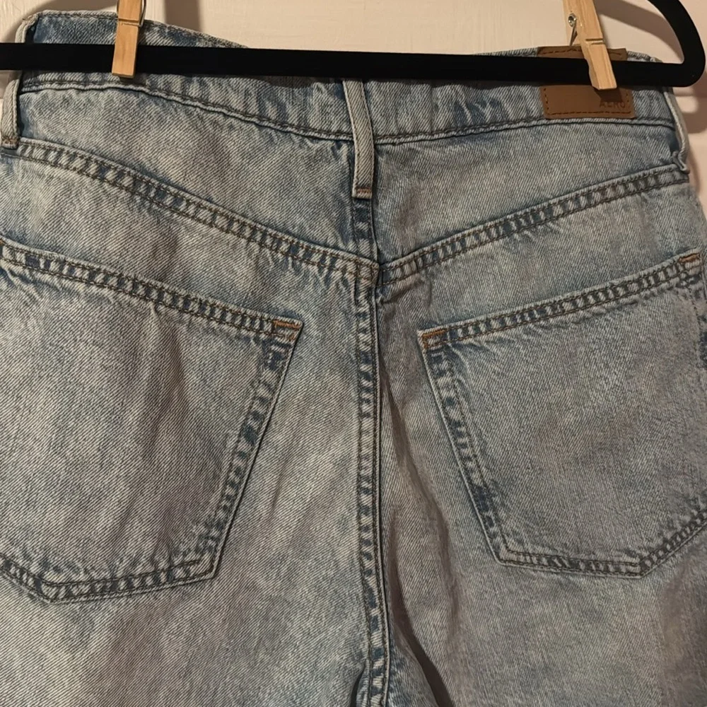 Aero High Rise Curvy Mom Short Denim Jean Distressed Size 4 Light Wash